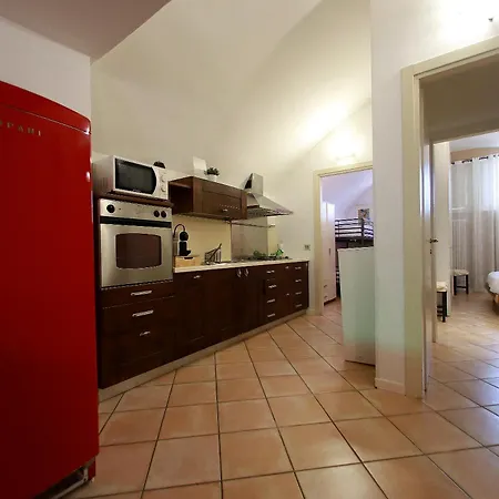 6 Borgo Di Garda Διαμέρισμα Lonato