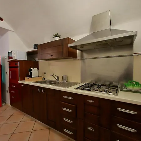 6 Borgo Di Garda *