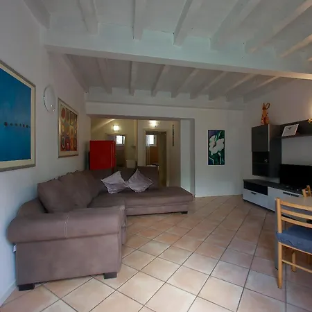 6 Borgo Di Garda Διαμέρισμα *