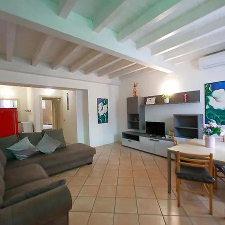 Διαμέρισμα 6 Borgo Di Garda Lonato